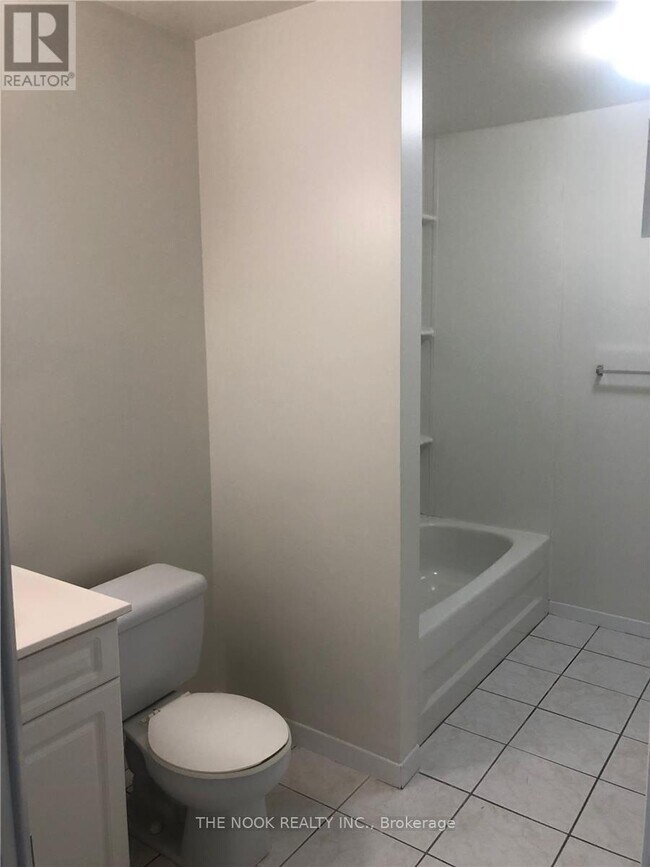 Building Photo - 580 Montcalm Ave