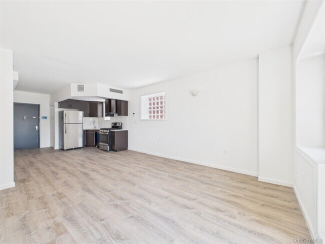Foto del edificio - 97-30 64th Ave