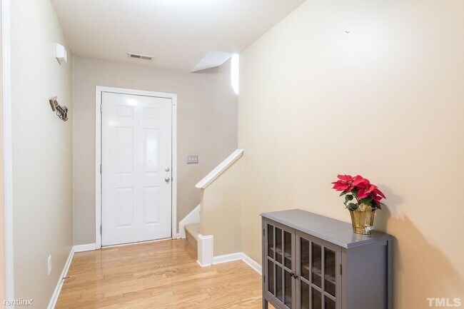 Foto del edificio - 3 br, 2.5 bath House - 3801 Burtons Barn S...