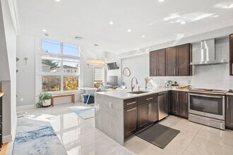 Building Photo - 94 Leonard St