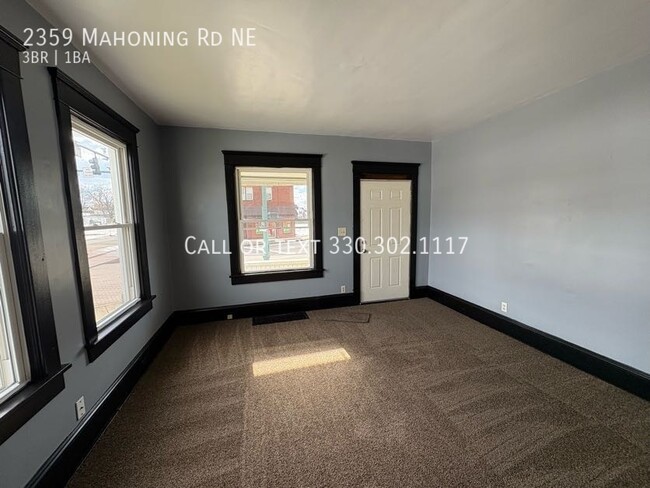 Building Photo - Large three bedroom one bathroom duplex fo...