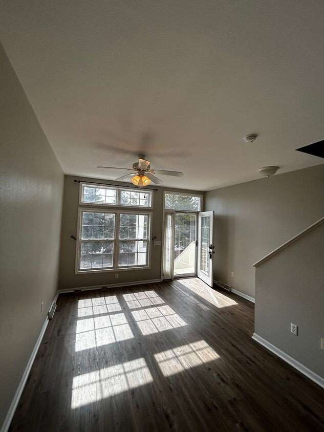 Primary Photo - Cozy 2-Bedroom Condo in Exclusive Beachfro...