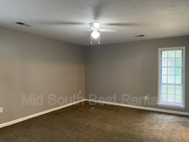 Building Photo - 6878 Glenwick Dr