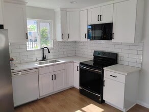 Building Photo - 11812 Berendo Ave