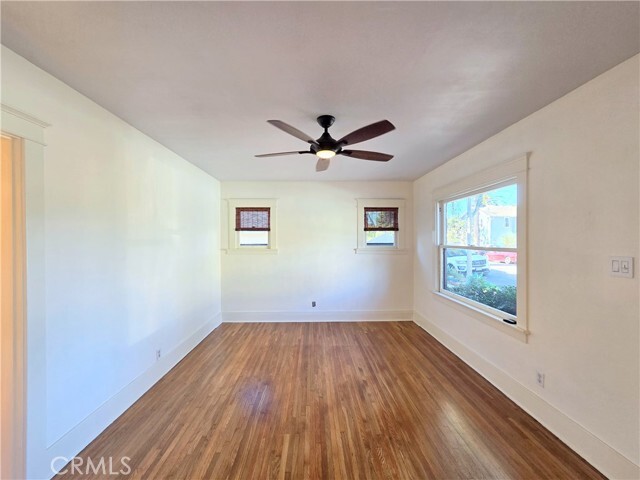 Foto del edificio - 3624 E 8th St