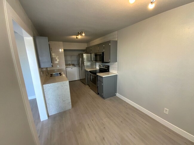 Building Photo - Fourplex. Unit for Rent