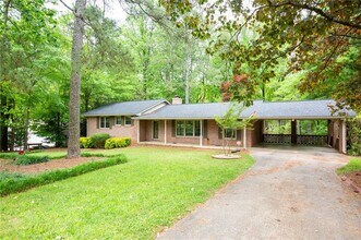 Building Photo - 2852 Talisman Ct NE