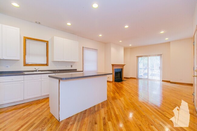 Foto del edificio - 2719 N Wayne Ave