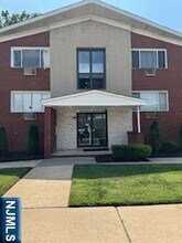 Building Photo - 117 W Roselle Ave