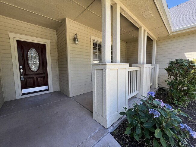 Foto del edificio - Beautiful 4 bed 3.5 bath home in Eagle jus...