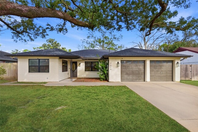 Building Photo - 2606 Parana Dr