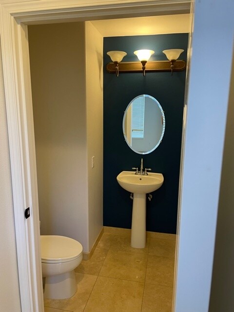 Guest half bath - 580 Lunalilo Home Rd