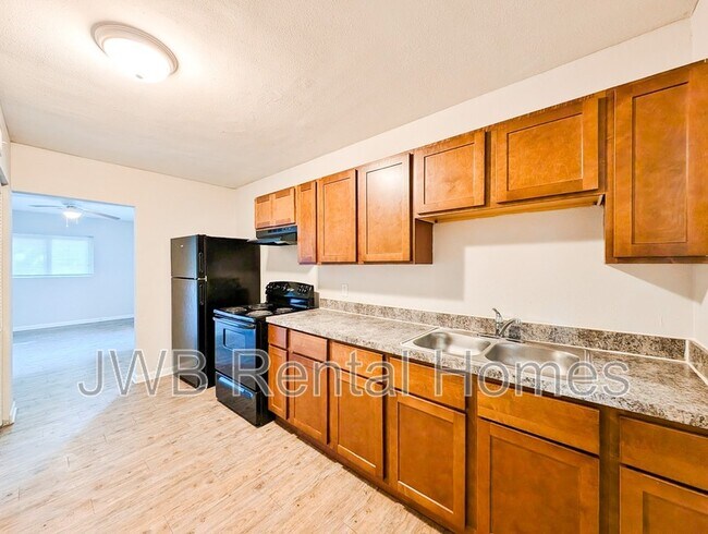 Foto del edificio - 1059 Glencarin St