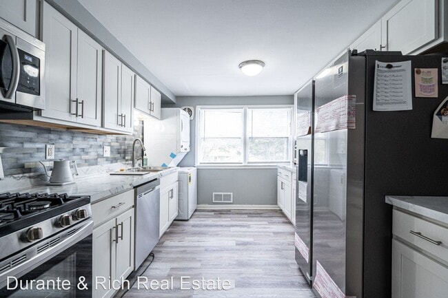 Building Photo - 2 br, 1 bath House - 428 Gascoigne Drive