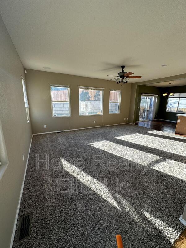 Building Photo - 6406 Sunny Meadow St