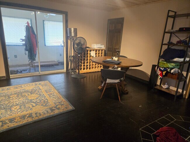Foto del edificio - 2302 Lone Pine Rd