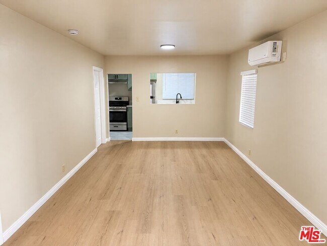 Foto del edificio - 5966 1/2 Benner St