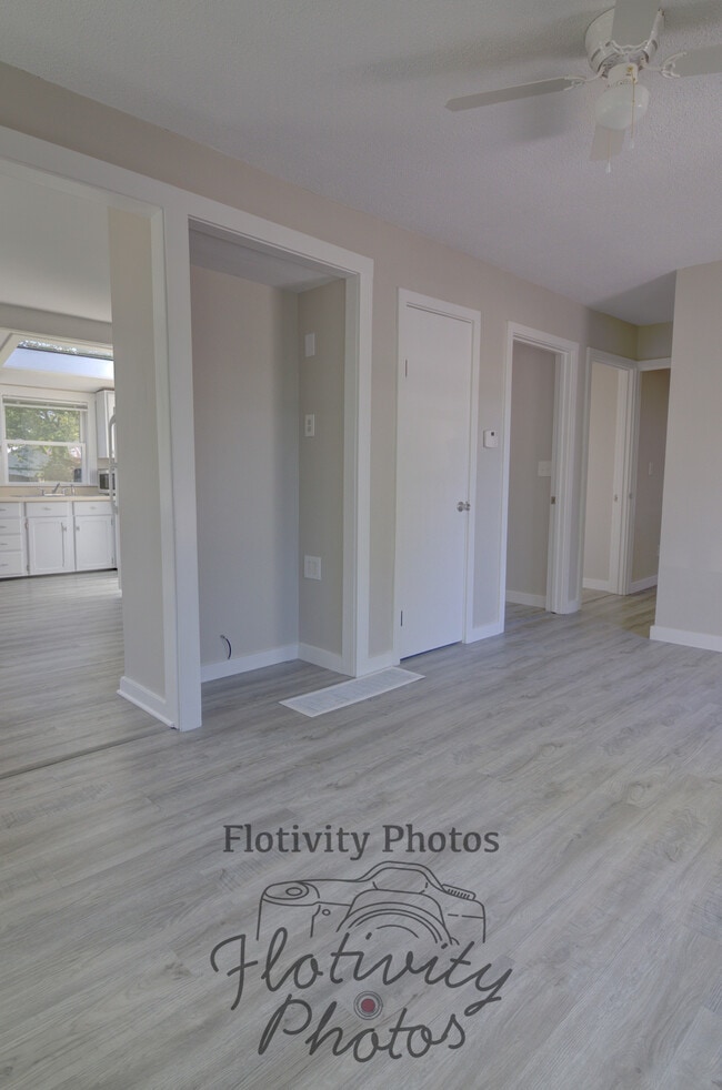 Building Photo - 1350 Stanwix Dr