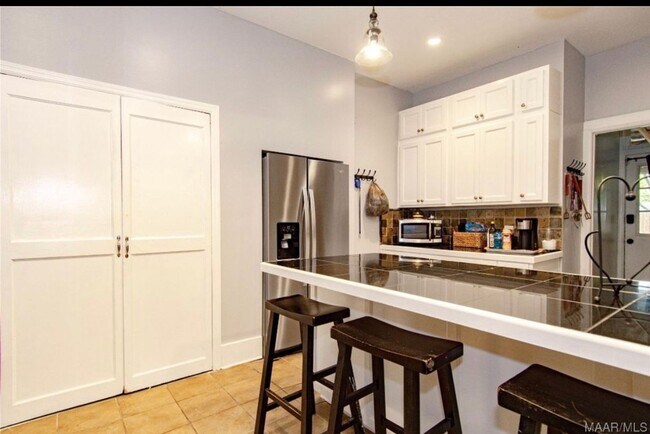 Foto del edificio - Coming Soon for Rent!