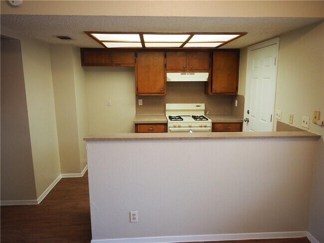Building Photo - 403 Janis Dr