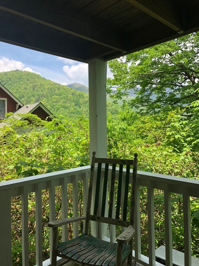 Foto del edificio - **Montreat Rental** August 15th, 2026-May 15th, 2027