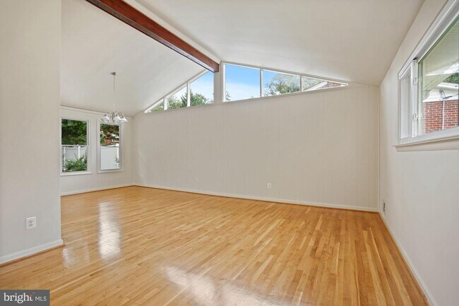 Foto del edificio - 512 N Pickett St