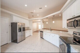 Building Photo - 520 Rangewood Dr SE