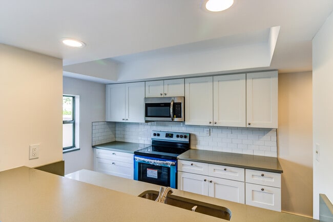 Building Photo - 9137 NW 38th Dr