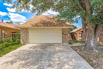 Building Photo - 2605 Centaurus Dr