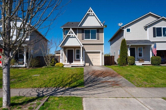 Building Photo - 3 Bedroom 2.5 Bath with fenced yard