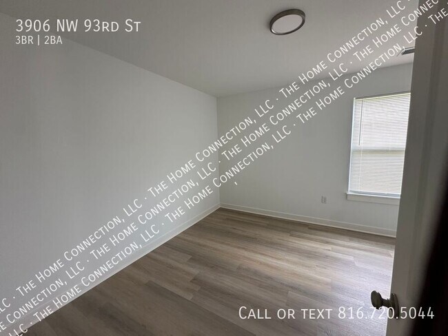Foto del edificio - 3906 NW 93rd St