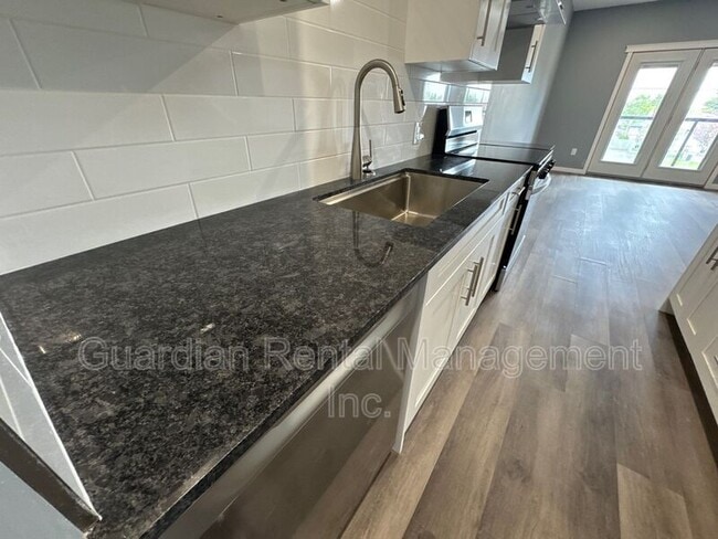 Building Photo - 324 Strand Ave