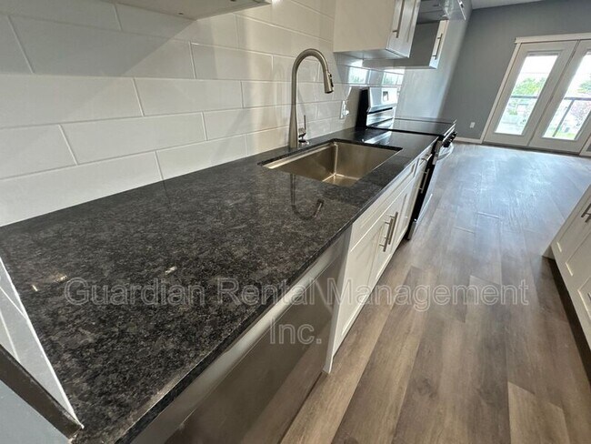 Photo du bâtiment - 324 Strand Ave