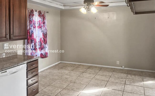 Foto del edificio - 4065 Harwood Rd