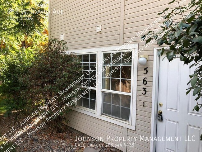 Building Photo - Many amenities on this West Meridian Townh...