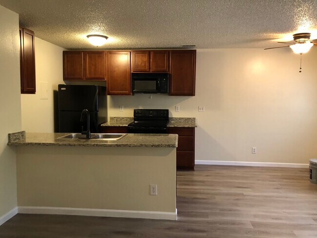 Cocina con comedor - 2923 Sage St