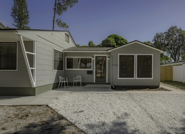 Building Photo - 1420 Alhambra Way S