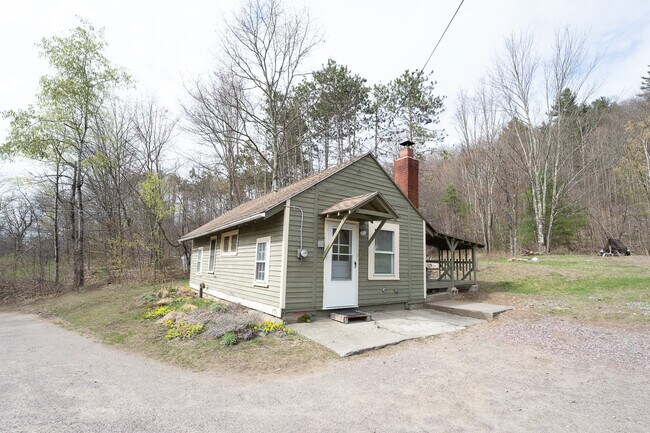 Building Photo - 481 Sand Rd
