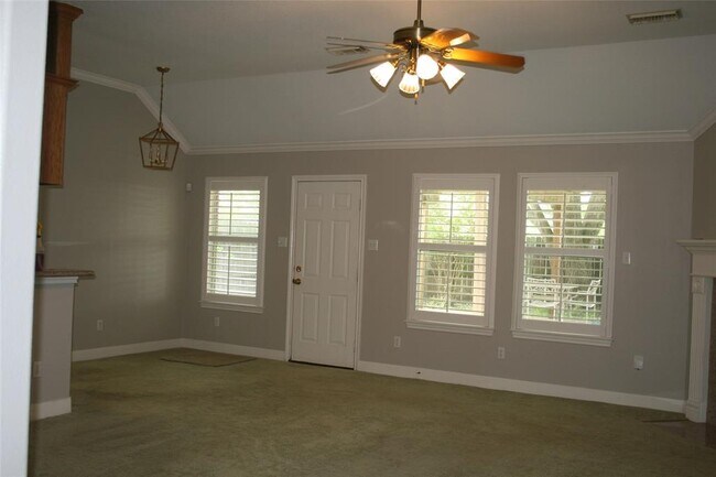 Foto del edificio - 302 Friends Knoll Ln