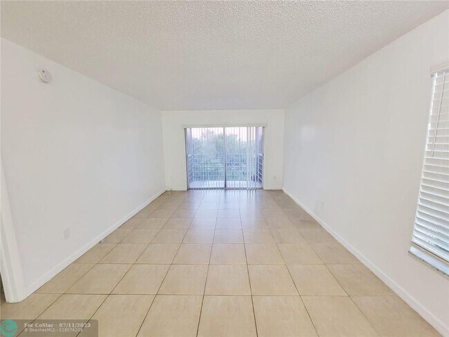 Foto del edificio - 2800 NW 56th Ave