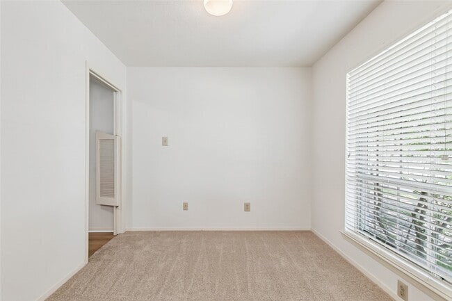 Building Photo - 7409 Brentcove Cir