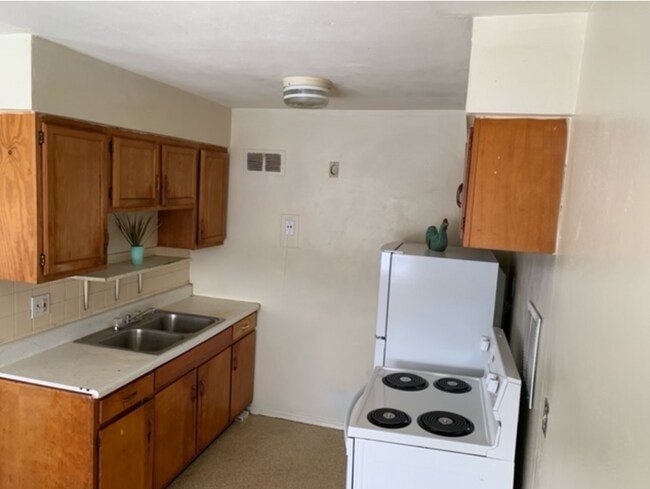 Kitchen - 3628 Morganford Rd