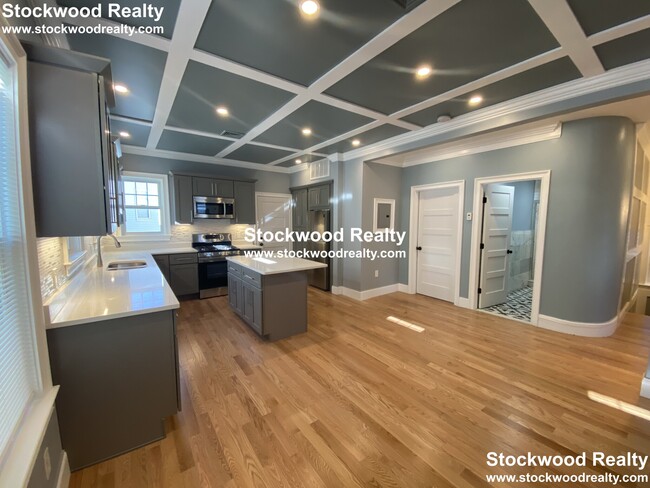Building Photo - 863 Dorchester Ave