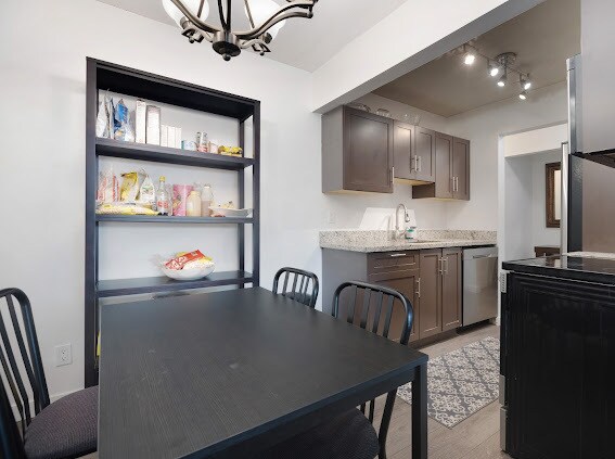 Photo du bâtiment - 975 13th Av W