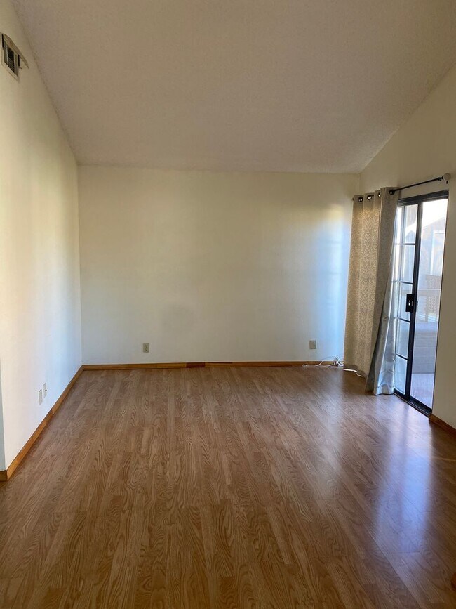 Foto del edificio - 2 bed, 1 bath Spring Time condo