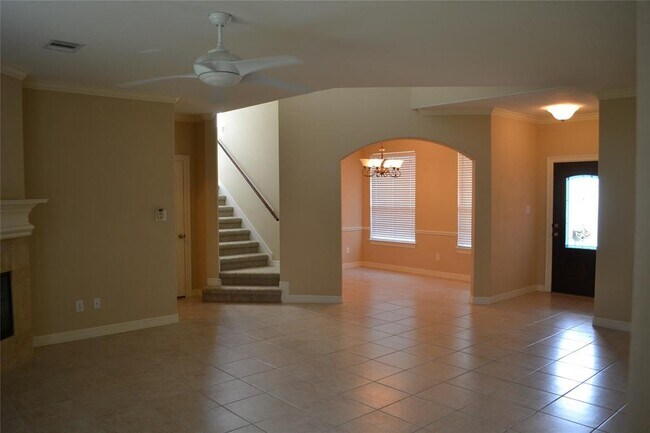 Building Photo - 5702 Logan Park Dr