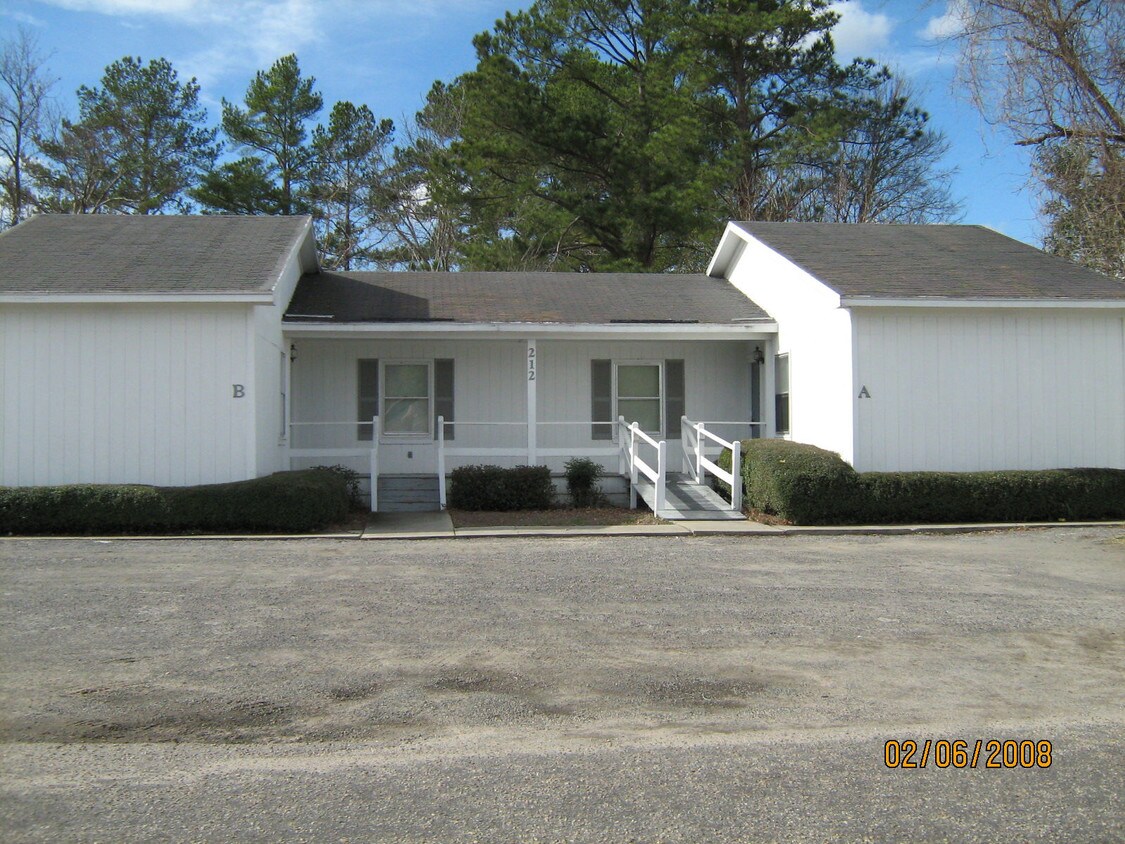 Primary Photo - 212 Pinckney St S