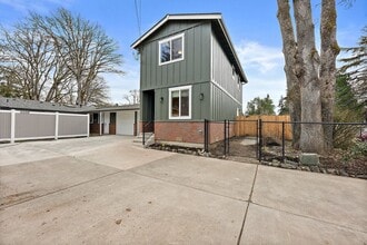 Building Photo - 8511 Woodlawn Ave SW