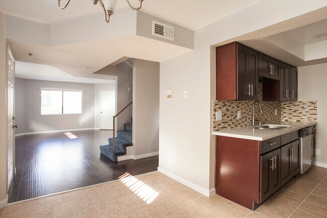 Foto del edificio - 2340 N Ontario St