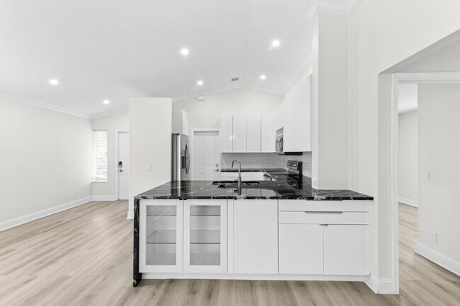 Building Photo - 1425 Majesty Terrace